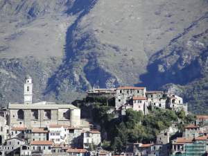 Xtrallusion photo gallery of Italy. Photos, pictures, images and photographs of the Italian Rivieras, the Italian Lakes, the Italian Alps, the Cinque Terre, the Amalfi coast and some of the most beautiful corners of Italy. Plus photos of Italian cities such as Pisa, Milan, Genoa and Rome.